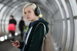 Read more about the article Report: Screen Time Surge, Teens Facing Mental Health Concerns